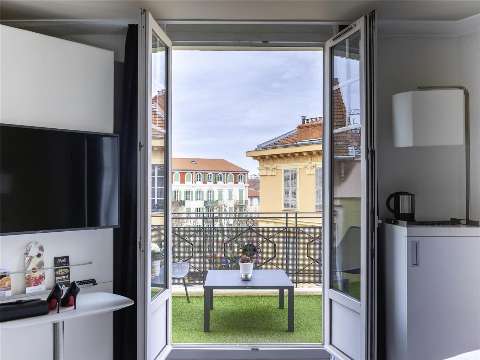 Guest room