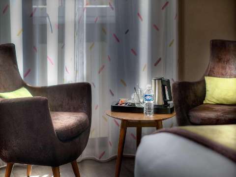 Guest room