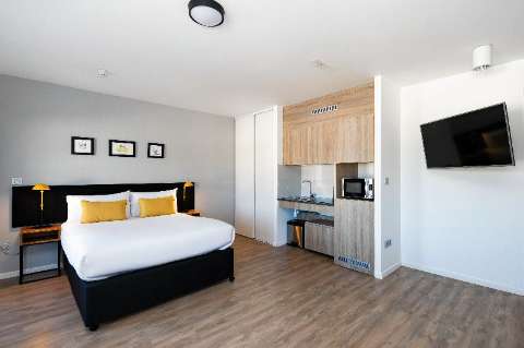 Guest room
