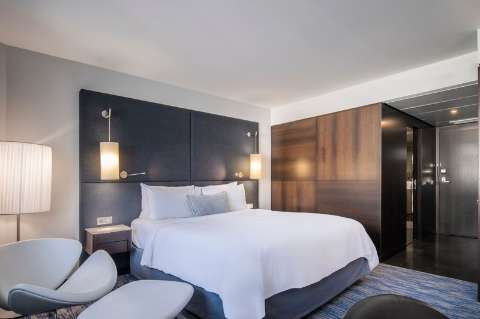 Accommodation - Renaissance Paris Arc de Triomphe Hotel - Guest room - Paris