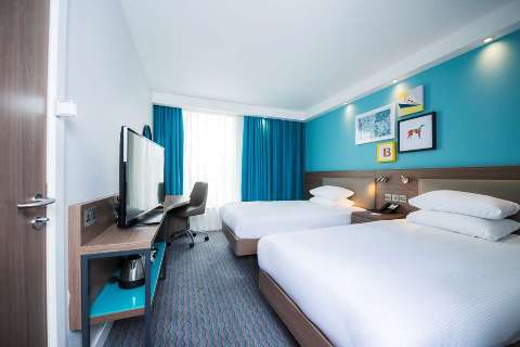 Accommodation - Hampton by Hilton Belfast City Centre - Guest room - Belfast