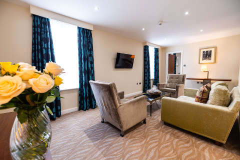 KENSINGTON HIGH ST. by IHG