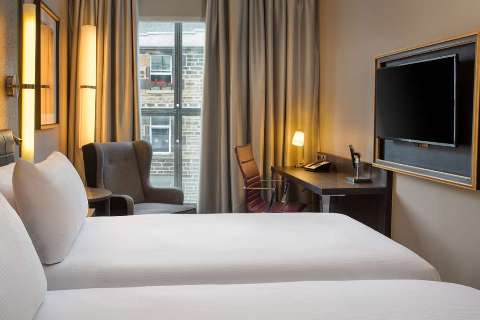 Accommodation - DoubleTree by Hilton Edinburgh City Centre - Guest room - EDINBURGH
