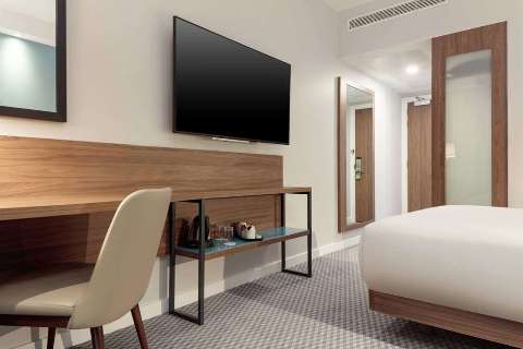 Accommodation - Hampton by Hilton Edinburgh Airport - Guest room - Edinburgh