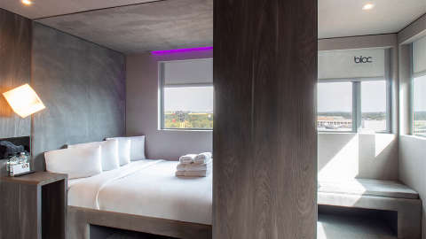 Accommodation - Bloc Hotel Gatwick - Guest room - London