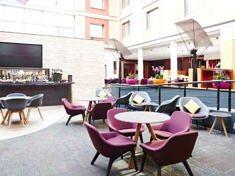 Accommodation - Novotel London Heathrow Airport - M4 Jct 4 - Bar/Lounge - HEATHROW