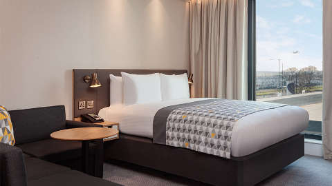 HEATHROW BATH ROAD by IHG