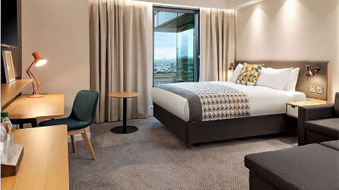 HEATHROW BATH ROAD by IHG