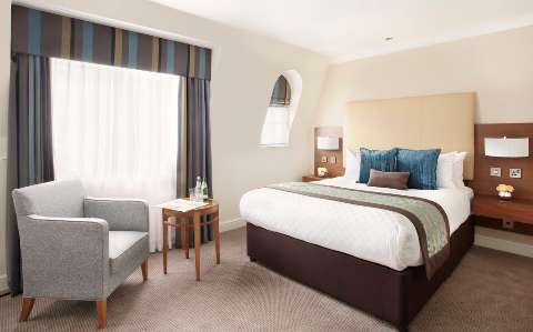 Accommodation - Thistle London Piccadilly - Guest room - London