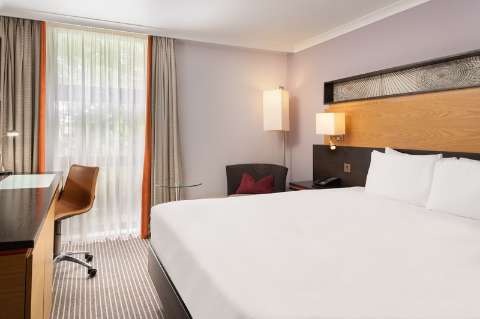 Accommodation - Hilton London Kensington - Guest room - London