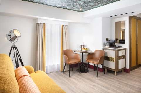Guest room