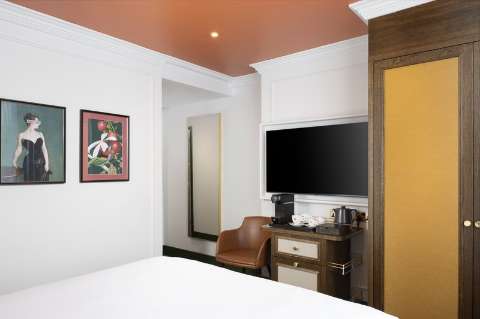 Guest room