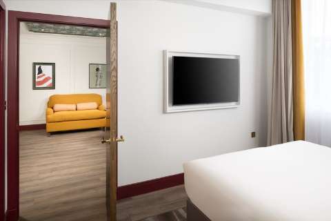 Guest room