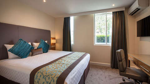 Accommodation - Thistle London Heathrow T5 - Guest room