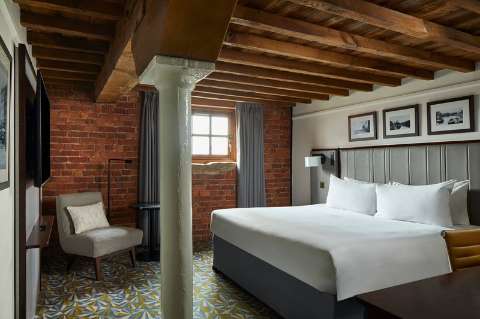 Accommodation - Manchester Marriott Victoria & Albert Hotel - Guest room - Manchester