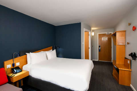 Accommodation - Holiday Inn Express NEWCASTLE GATESHEAD - Guest room - Newcastle Upon Tyne