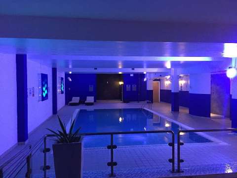 Unterkunft - Radisson Blu Hotel London Stansted Airport - Ansicht der Pool - Stansted