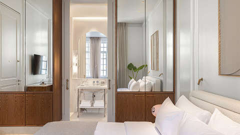 Guest room