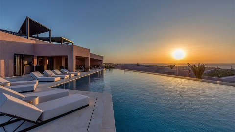 Unterkunft - Domes Novos Santorini, Autograph Collection - Ansicht der Pool - Santorini