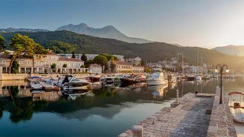 Accommodation - Lazure Hotel and Marina - Exterior view