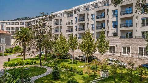 Accommodation - Lazure Hotel and Marina - Exterior view