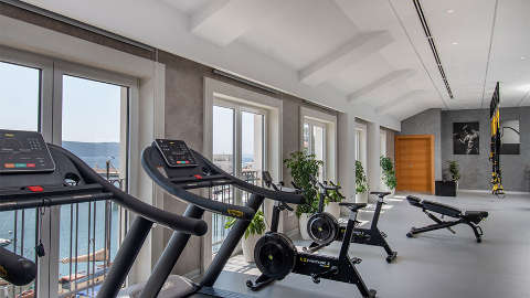 Accommodation - Lazure Hotel and Marina - Recreational facility