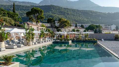 Accommodation - Lazure Hotel and Marina - Pool view