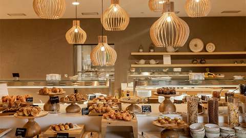 Accommodation - Lazure Hotel and Marina - Restaurant