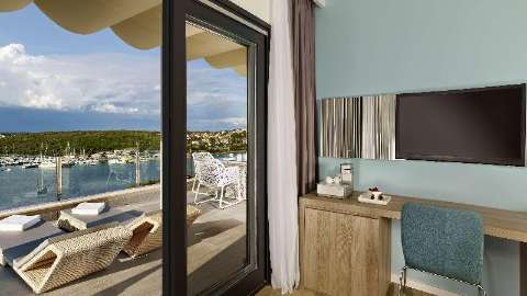 Guest room