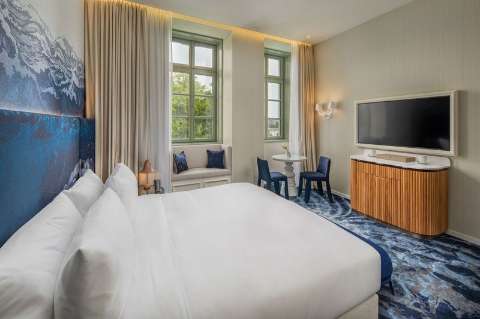 Guest room