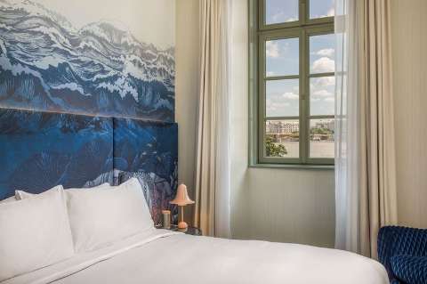 Guest room