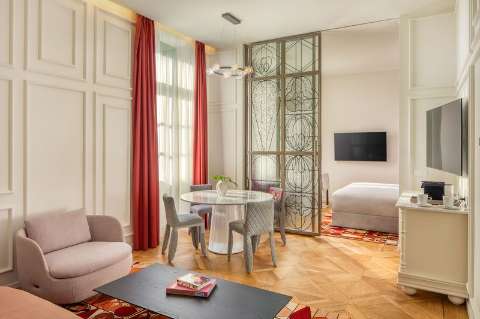 Guest room