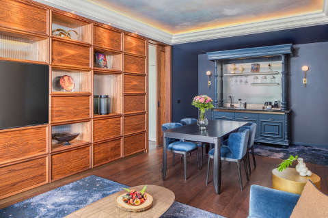 Guest room
