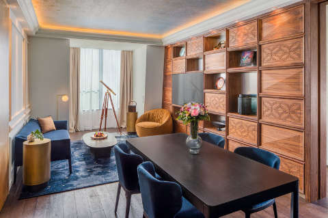 Guest room