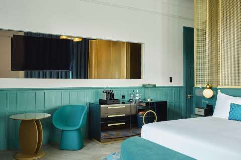 Guest room