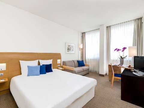 Accommodation - Novotel Budapest Danube - Guest room - BUDAPEST