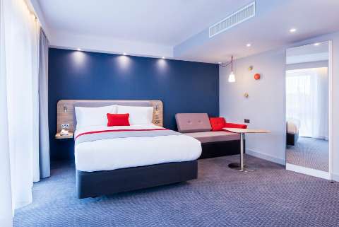 Accommodation - Holiday Inn Express Dublin City Centre - Guest room - DUBLIN