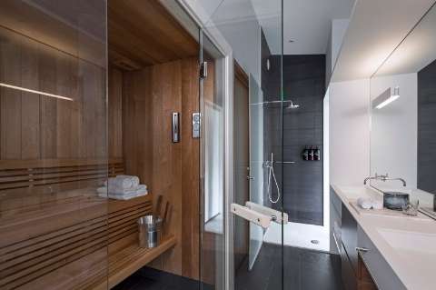 Accommodation - Ion City Hotel - Guest room