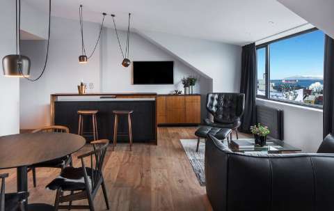 Accommodation - Ion City Hotel - Guest room