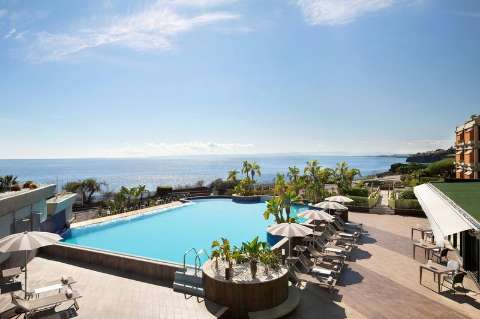 Alojamiento - Four Points by Sheraton Catania Hotel and Conference Center - Vista al Piscina - Catania