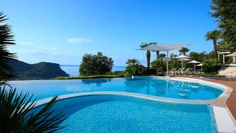 Accommodation - Madrigale Panoramic, Lifestyle & Soulful Hotel  - Pool view - Verona