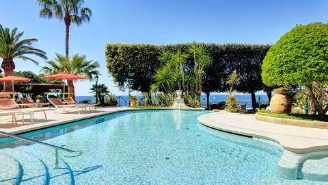 Accommodation - Grand Hotel Ambasciatori - Pool view - Naples
