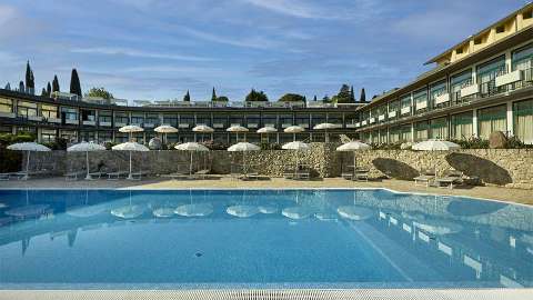 Accommodation - Park Hotel Casimiro - Pool view - Lake Garda