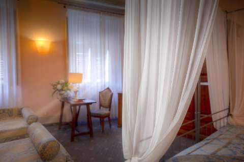 Accommodation - Palazzo Dal Borgo - Guest room - FLORENCE