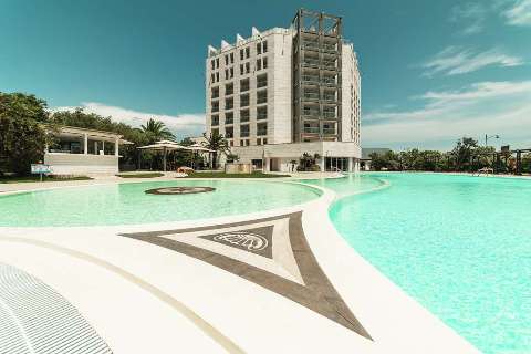 Hébergement - DoubleTree by Hilton Olbia - Sardinia - Vue sur piscine - Olbia