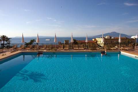 Accommodation - Grand Hotel la Favorita - Pool view - SORRENTO