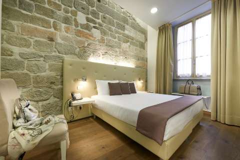 Accommodation - Ilaria & Residenza Dell'Alba - Guest room - LUCCA