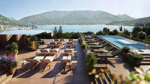 Accommodation - Falkensteiner Resort Lake Garda - Pool view - Lake Garda