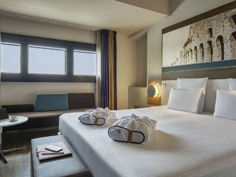 Accommodation - Mercure Roma Centro Coliseu - Guest room - ROMA