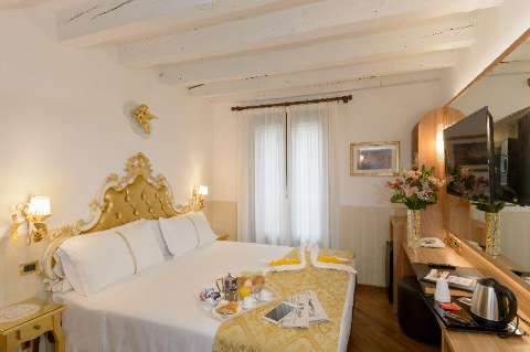 Accommodation - Unahotels Ala Venezia – Adults 16 - Guest room - Venezia